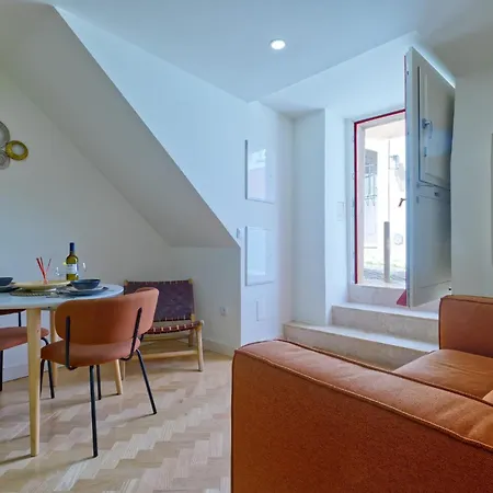 Cetral And Beautiful Flat In Bairro Alto Lissabon